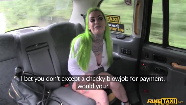 Секс с яркой девкой в такси - #2