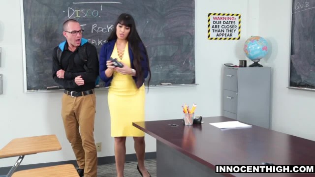 Трахнул училку на столе - #4