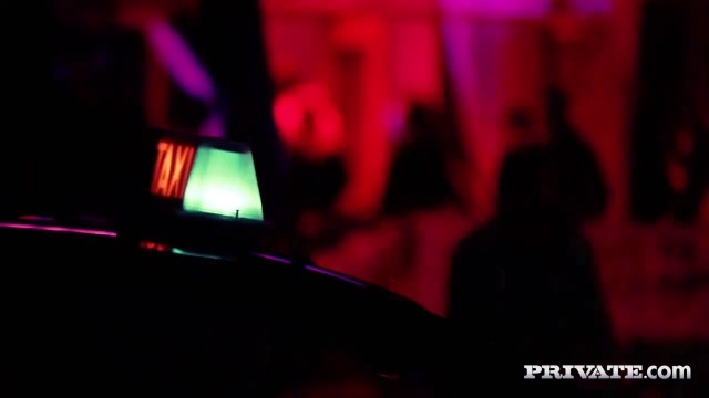 Секс втроем на вечеринке - #1