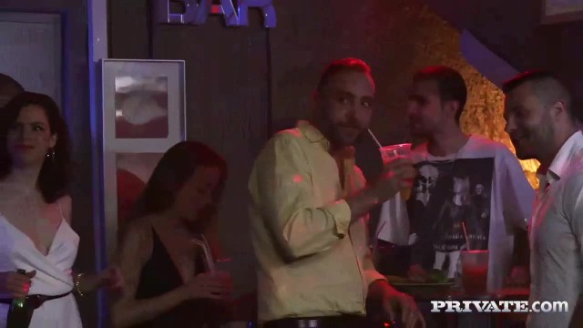 Секс втроем на вечеринке - #2