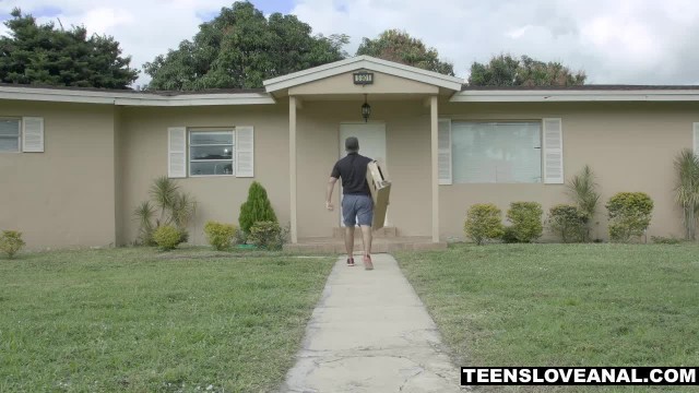 Мулатка просит трахнуть в попку - #1