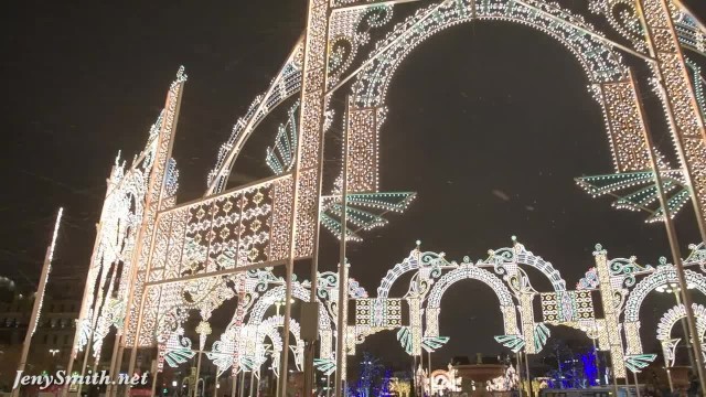 Телка с голой жопой на морозе - #10