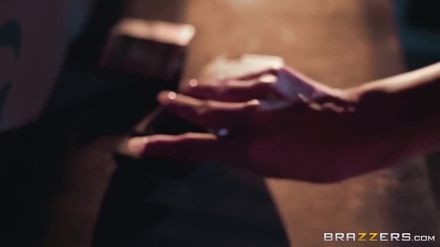 Подставила пилотку для незнакомца - #2