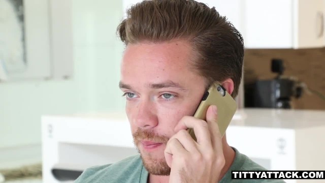 Домработницу трахнули в киску - #1