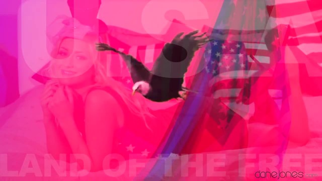 Блондинка кончает на члене - #1