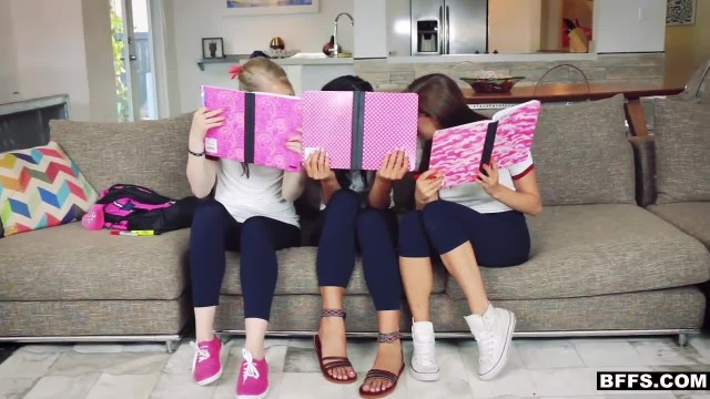 Три студентки пробуют один член - #2